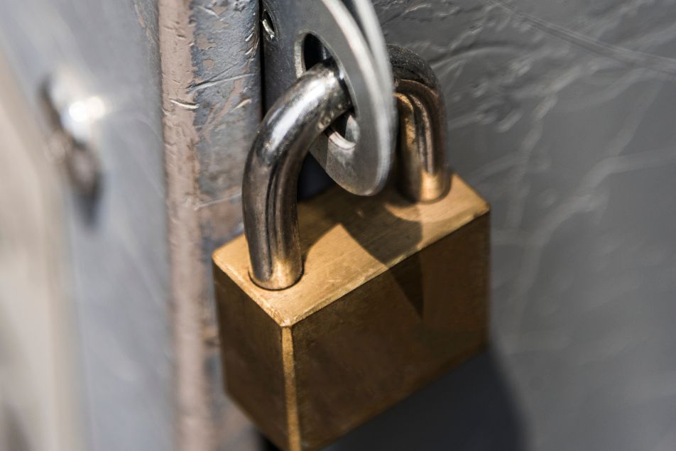 Lock and key repairing service